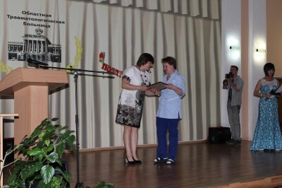 День медицинского работника 2018 г. Диплом победителю конкурса санбюллетений вручается отделению реабилитации
