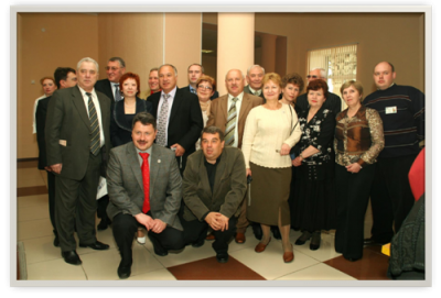Врачи ОКОХБВЛ (работающие или когда-либо работавшие в ОКОХБВЛ) на юбилейной конференции по поводу 50-летия больницы, 2007 год
