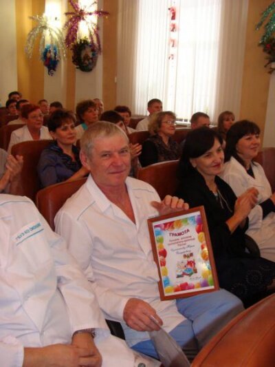 Заведующий детским травматолого-ортопедическим отделением Ю.В. Сухомлинов. Торжественное собрание в честь Нового 2017 года.